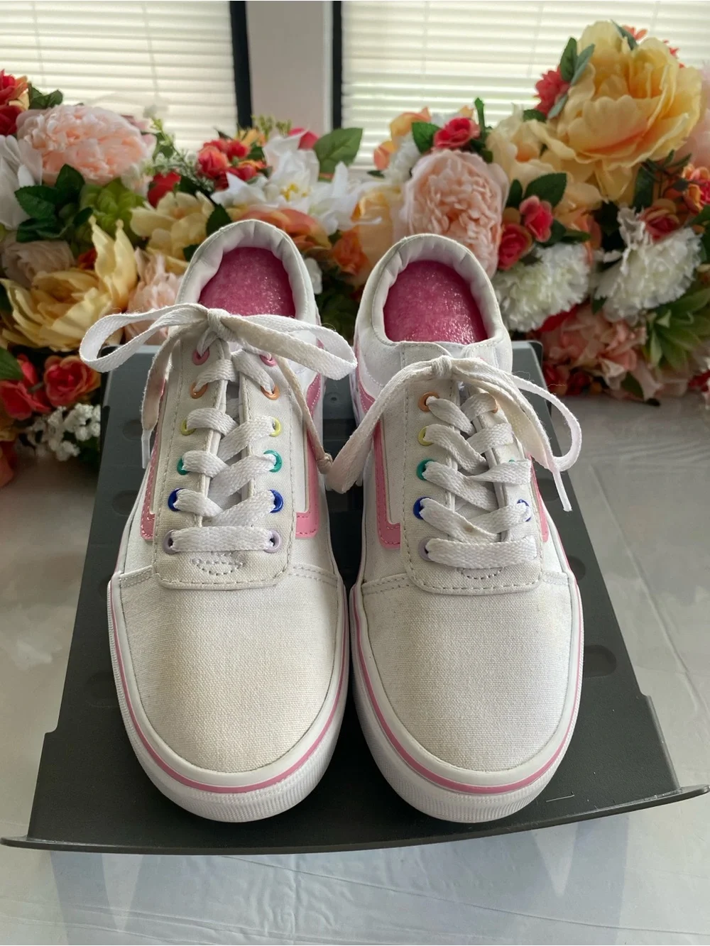 Vans Ward Low White Pink Rainbow Eyelets Canvas Skate Sneakers Girls Size 3